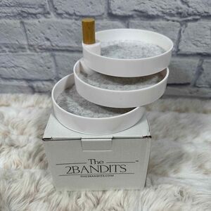 The 2 Bandits Tiered Catchall Tray White 3‎ Tier Felt Lined Wood Post